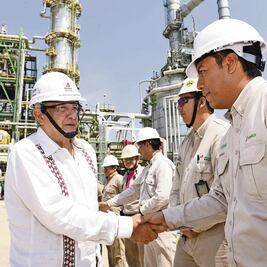 AMLO acusa amago en venta de medicamentos