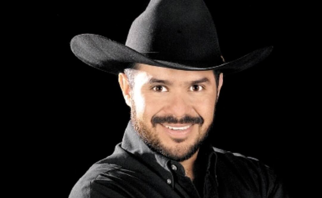 En entrevista con Yordi Rosado el comediante confesó que una vez Elba Esther Gordillo intentó seducirlo.