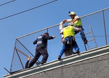 Personal del ERUM salva a joven que intentó suicidarse en la Morelos