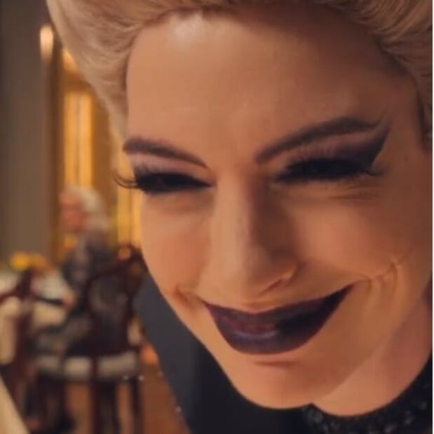 Anne Hathaway enternece con su pasado como brujita antes de "The Witches"