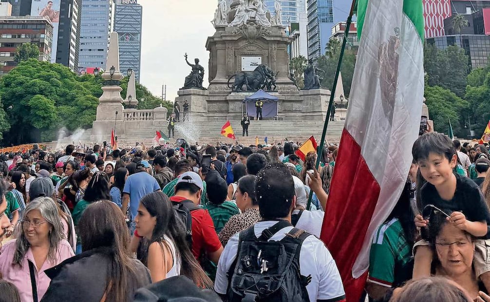 Con festejos masivos despiden el Mundial
