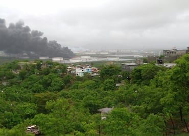 Emiten recomendaciones para protegerse de “lluvia negra” en Oaxaca
