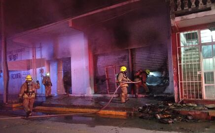 Chocan versiones oficiales sobre incendio en comercio de Juchitán, Oaxaca; SSCPC afirma que fue provocado, pero Fiscalía lo descarta