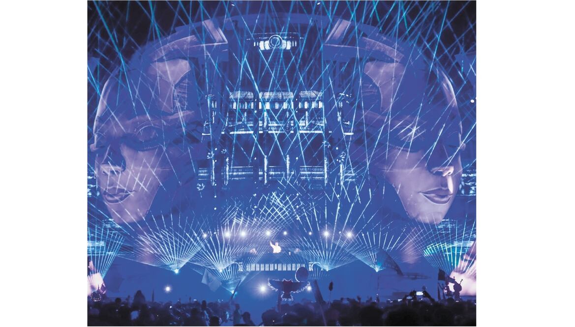 El escenario Kinetic Field se llenó de luces y beats al ritmo de temas como “Carry me home. Foto: FOTOS: DIEGO SIMÓN SÁNCHEZ Y ARACELI GARCÍA. EL UNIVERSAL