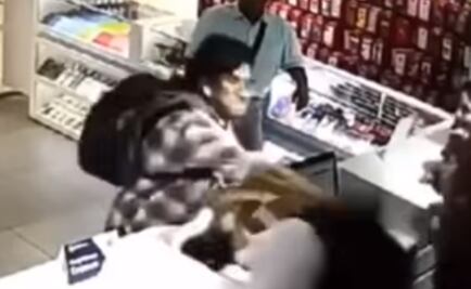 Hombre ofende y golpea a empleada de tienda dentro del Tren Suburbano