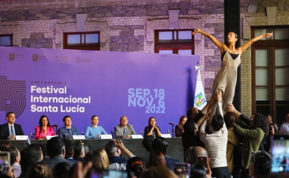 Samuel García presenta la agenda cultural del Festival Internacional Santa Lucía 2022