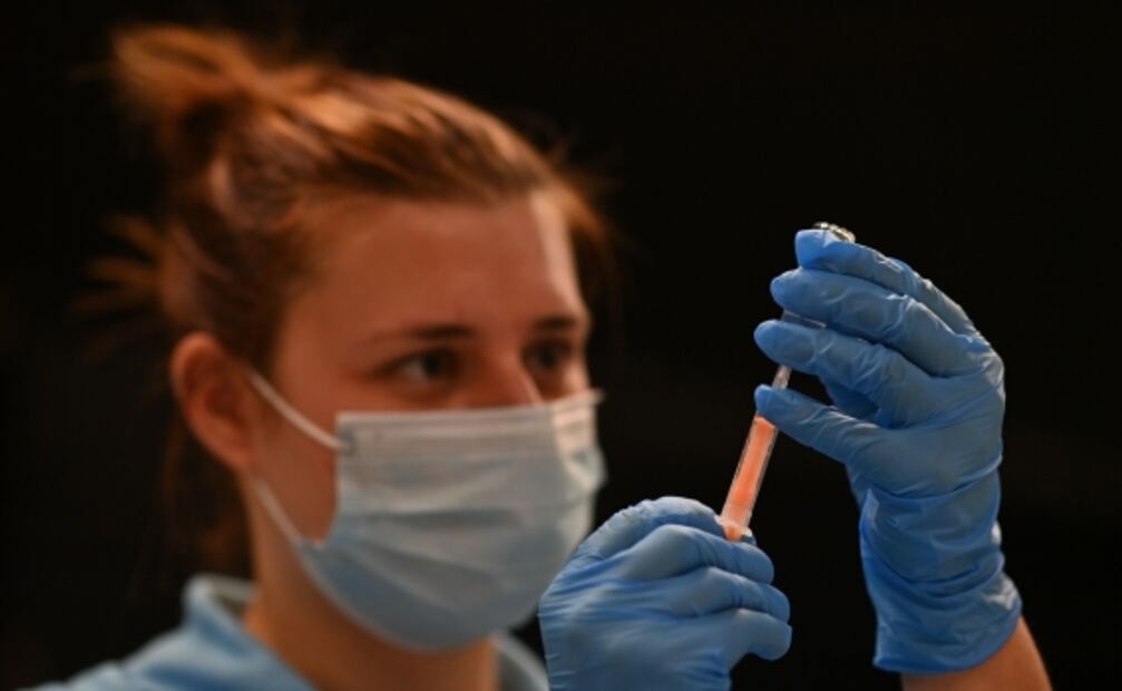 Personas vacunadas sí pueden propagar el Covid-19: experto