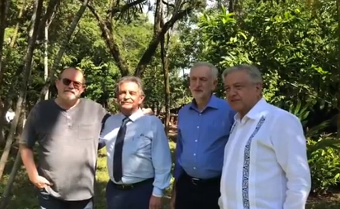 De izquierda a derecha: Silvio Rodríguez, Miguel Ángel Revilla, Jeremy Corbyn y andrés Manuel López Obrador. Foto: Reuters