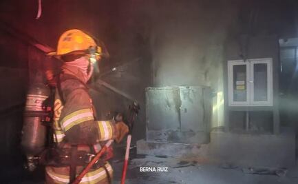 Evacuan a 400 por incendio en subestación eléctrica en plaza comercial de Monterrey; descartan personas lesionadas o intoxicadas