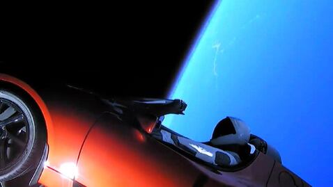 “Starman” recorre el espacio abordo de un Tesla Roadster