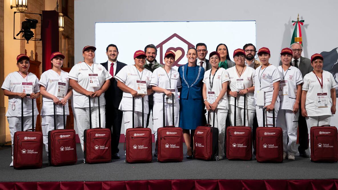 La presidenta Claudia Sheinbaum Pardo en conferencia de prensa matutina junto a Ariadna Montiel, secretaria de Bienestar; David Kershenobich, secretario de salud; Zoé Alejandro Robledo Aburto, director general del Instituto Mexicano del Seguro Social (IMSS); Martí Batres Guadarrama, director general del Instituto de Seguridad y Servicios Sociales de los Trabajadores del Estado (ISSSTE); Alejandro Svarch Pérez, director general de IMSS-Bienestar; Jesús Valencia, subsecretario de Bienestar y Blanca Cristhell Tosca Guzmán. Foto: Saúl López Escorcia/Presidencia