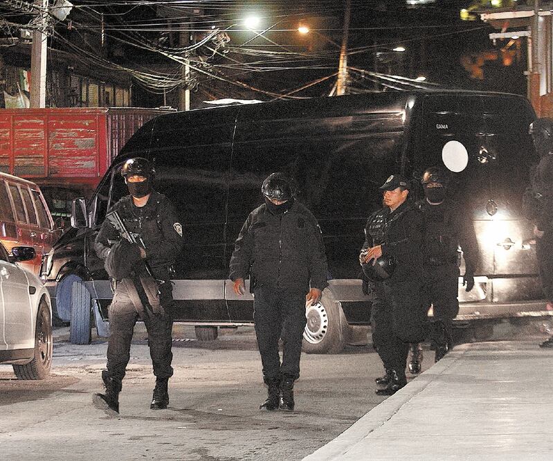 Los agentes de la fiscalía, a través de diversos operativos, han logrado identificar que Los Rodolfos cuentan en Xochimilco y sus alrededores con tres lotes de vehículos y cinco talleres. Foto: Archivo El Universal  