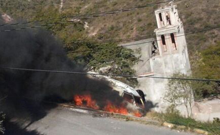 Queman tres vehículos en Chilpancingo