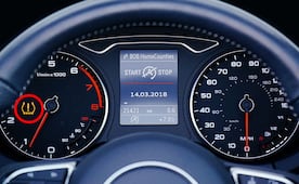 Qué significa el testigo de un signo de exclamación en el tablero del auto