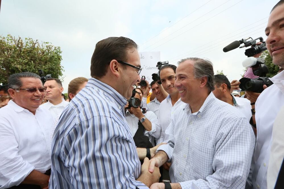 Acompañado por el secretario federal de Desarrollo Social, José Antonio Meade Kuribreña, el mandatario detalló que a la fecha son 46 mil 904 personas las que han participado y concluido estas jornadas de certificación (ESPECIAL)