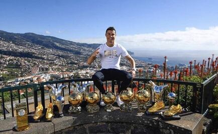 Cristiano Ronaldo presume sus trofeos en redes sociales