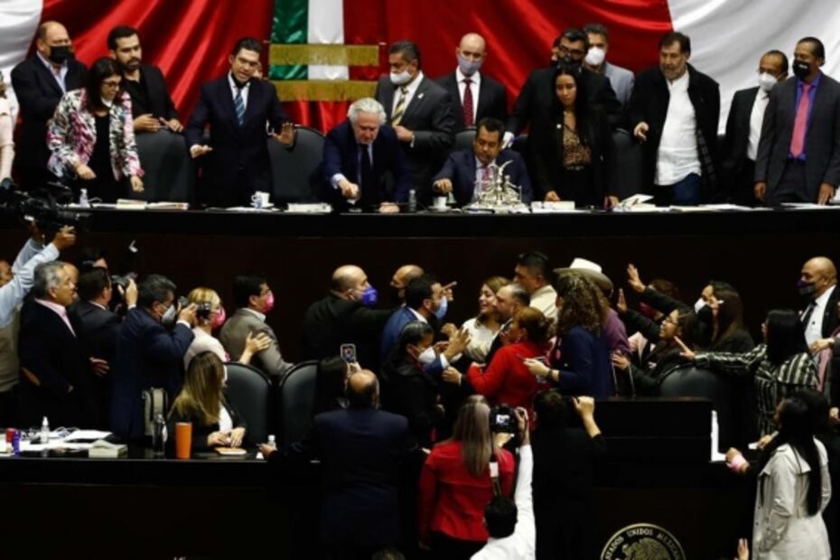 Entre gritos y empujones por Miscelánea Fiscal, opositores y Morena revientan la sesión