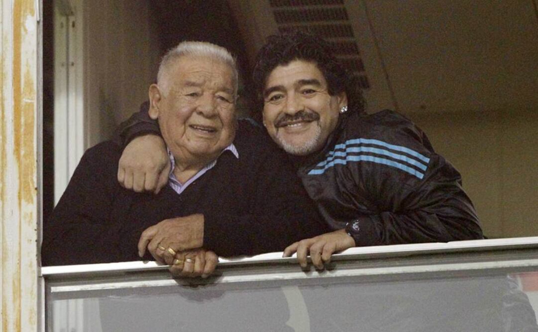 Diego Armando siempre estuvo orgulloso de sus padres (Foto: LEO LA VALLE. EFE)