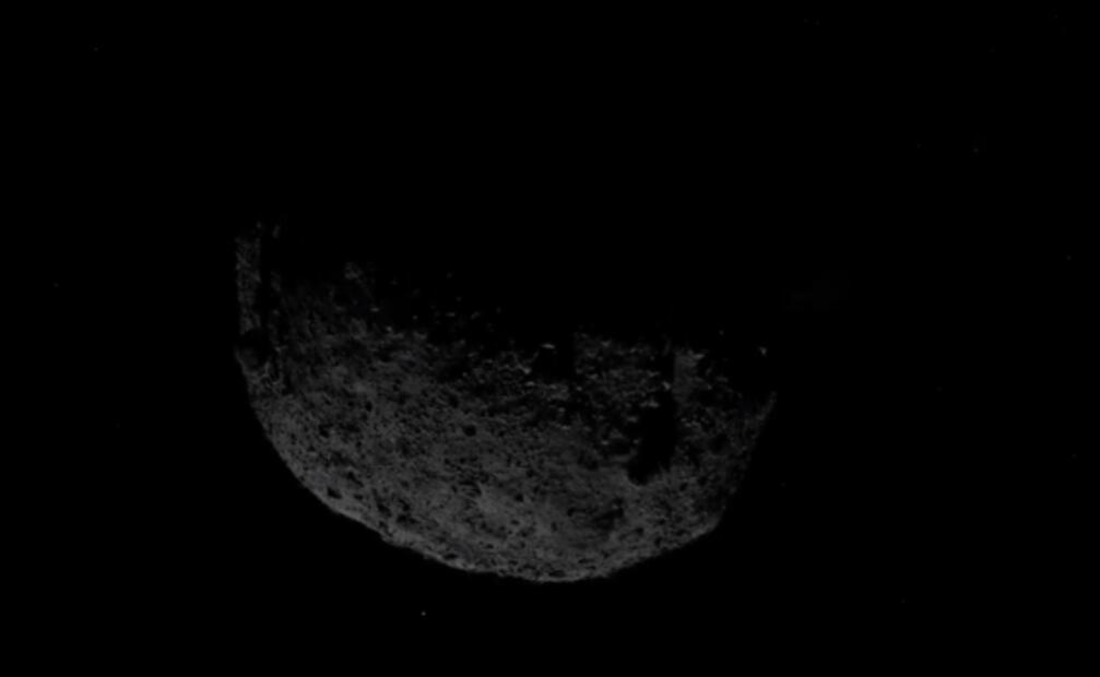 La sonda Osiris-Rex deja el asteroide Bennu y se lleva polvo y una foto