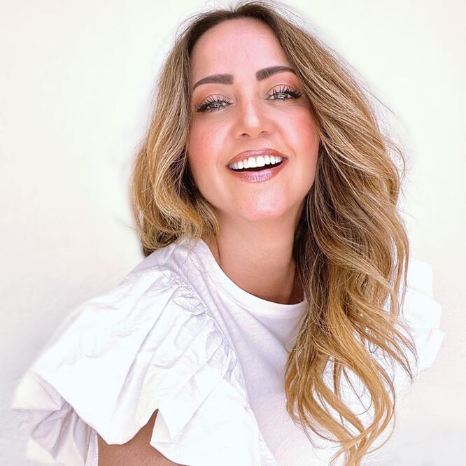 La conductora lució un increíble vestido. Foto: Instagram