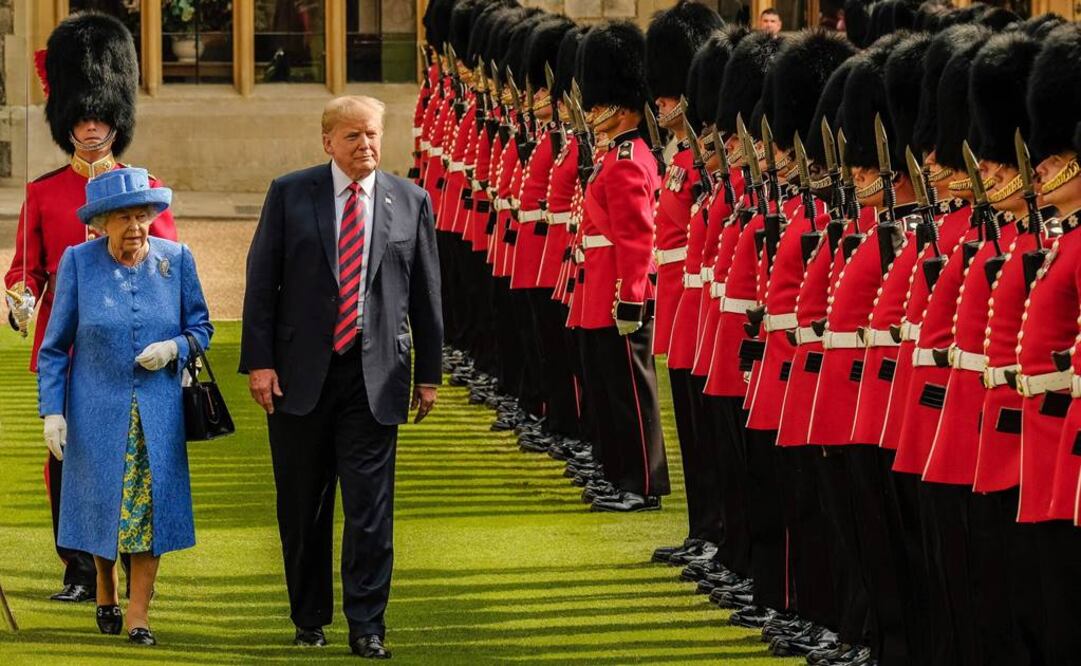 Imagen de archivo realizada el 13 de julio de 2018 que muestra a la reina Isabel II de Inglaterra junto al presidente estadounidense, Donald Trump (Foto: EFE)
