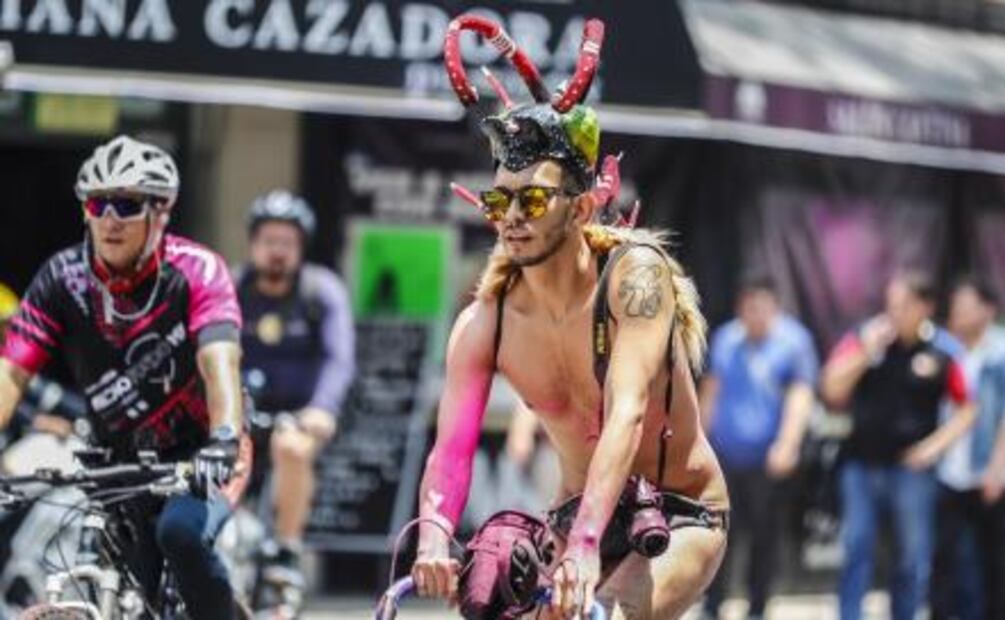 Con rodada nudista, ciclistas buscan incentivar el uso de la bicicleta