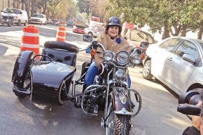 Carmen Salinas es una actriz y diputada motorizada