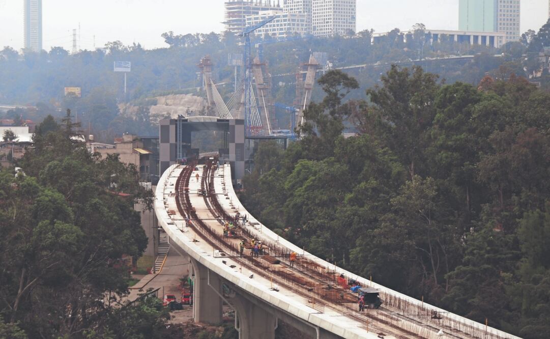 En el tramo elevado se realizan trabajos preliminares para la inserción de plintos y vía en el frente de obra Industria Militar. Foto: de  CARLOS MEJÍA. EL UNIVERSAL