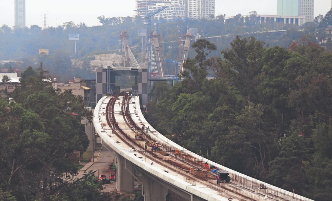 En el tramo elevado se realizan trabajos preliminares para la inserción de plintos y vía en el frente de obra Industria Militar. Foto: de CARLOS MEJÍA. EL UNIVERSAL