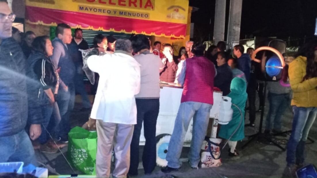 Don Abel no vendía ningún hot dog en Querétaro y así lo ayudaron en redes