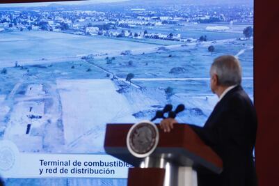 AMLO destaca creación de empleos en aeropuerto de Santa Lucía
