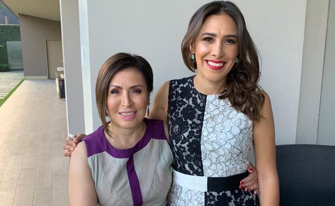 Rosario Robles acompañada de su hija Mariana Moguel. Foto: Twitter @Rosario_Robles_