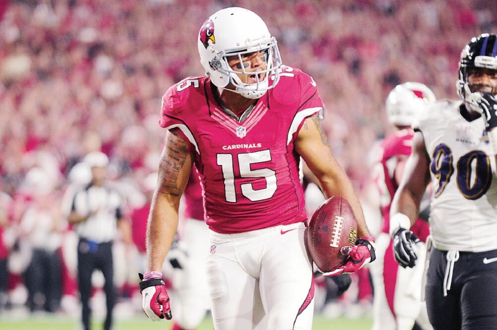 Michael Floyd celebró un touchdown de 3 yardas para Arizona (MATT KARTOZIAN. USA TODAY SPORTS)