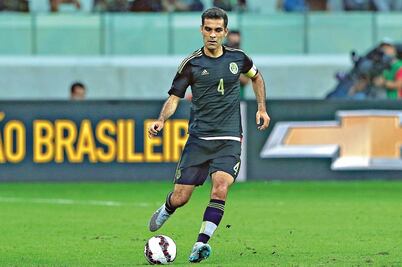 Rafa Márquez se lesiona y es baja