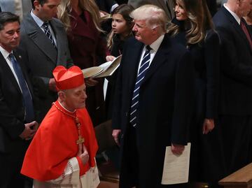 Inicia Trump primer día de presidencia con servicio religioso