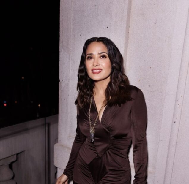 Los cuarzos quedan con todo, el collar de Salma Hayek es la prueba