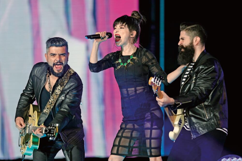 Paty Cantú apareció con un vestido negro de transparencia, mostrando un conjunto íntimo (LUIS CORTÉS. EL UNIVERSAL)