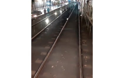 Tren Ligero reporta cierre de Las Torres a Tasqueña debido a inundaciones causadas por fuertes lluvias