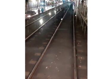 Tren Ligero reporta cierre de Las Torres a Tasqueña debido a inundaciones causadas por fuertes lluvias