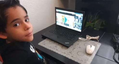 Crónica. Abel entró a la primaria por una pantalla