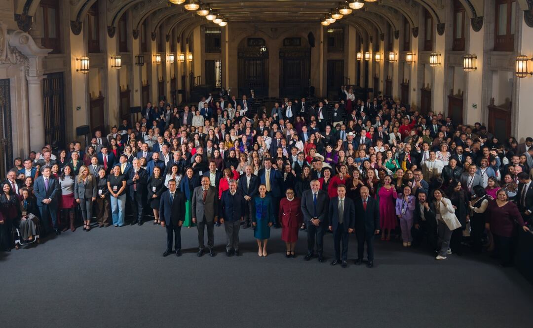 Legisladores de la Cuarta Transformación sostuvieron un encuentro privado con la presidenta Claudia Sheinbaum. Foto: Especial 
