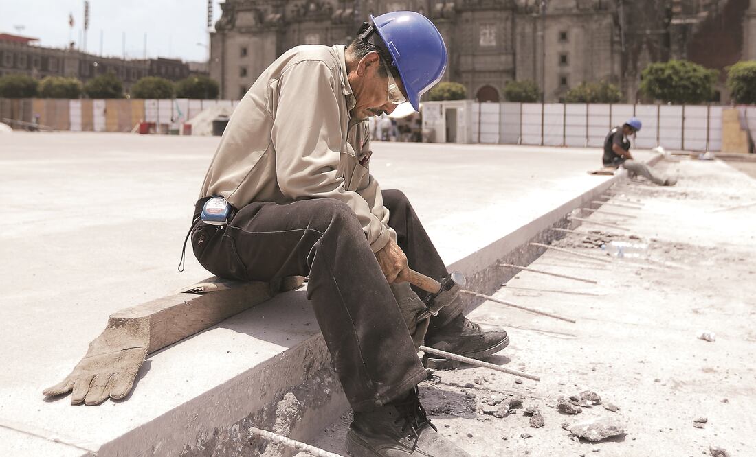 Protegen superficie. La plancha contará con un sistema de 56 anclajes para ordenar carpas y escenarios. (Archivo. EL UNIVERSALSandra Hernández metropoli@eluniversal.com.mx El gobierno capitalino mantiene su proyecto de peatonalizar el Zócalo y cerrar la )