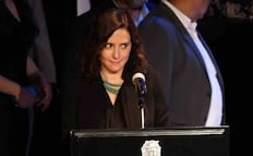 Isabel Díaz Ayuso recibe Medalla al Mérito Cívico y Llaves de Aguascalientes; morenistas protestan por condecoración