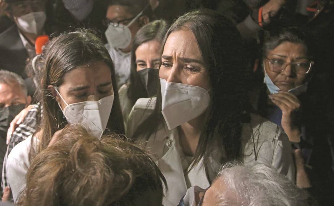 Mariana Moguel, hija de Rosario Robles, al salir de los juzgados de Distrito de Procesos Penales. Foto: Carlos Mejía/ EL UNIVERSAL.