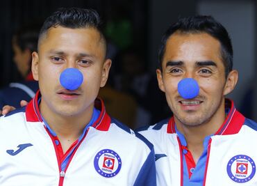 Afición de Cruz Azul revienta a comentarista que defendió al 'Cata' Domínguez y Rafael Baca