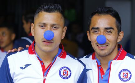 Afición de Cruz Azul revienta a comentarista que defendió al 'Cata' Domínguez y Rafael Baca