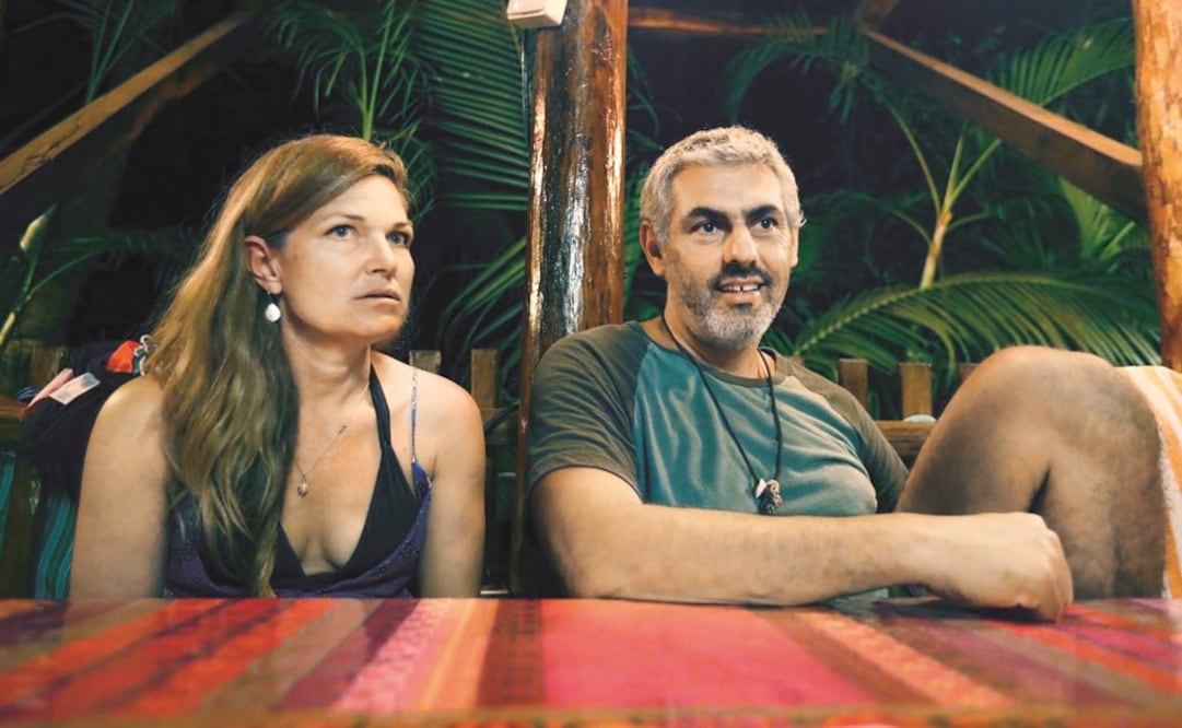 Lyda Puleston vive en una casa rodante en Paamul, Tulum, en Quintana Roo, con su esposo italiano Roberto Ghisolfi. (LUIS CORTÉS. EL UNIVERSAL)