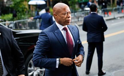 Alcalde de la ciudad de Nueva York acude a la corte para ser notificado de los cargos que se le acusa