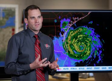 EU no buscará a indocumentados en zonas afectadas por huracán "Harvey"