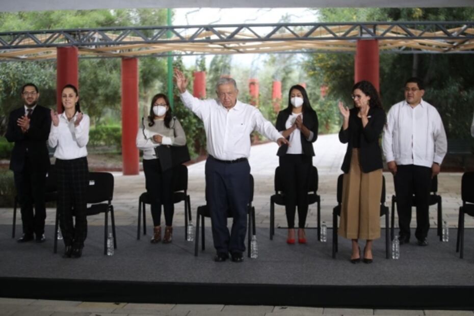 En gira por CDMX, Sheinbaum y AMLO intercambian cumplidos